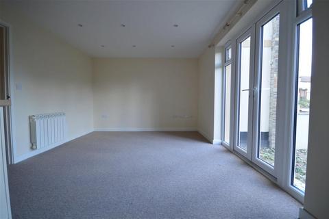 1 bedroom flat to rent, Malabar House, Orchard Close