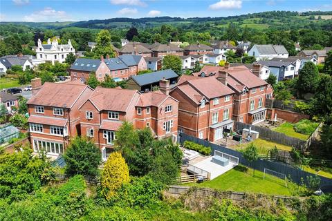 9 Coates Gardens, Charlton Kings, Cheltenham, GL53 8AX