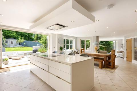 9 Coates Gardens, Charlton Kings, Cheltenham, GL53 8AX