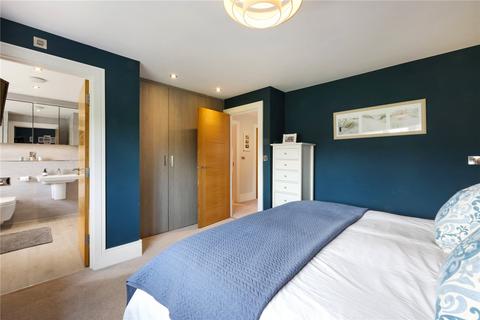 9 Coates Gardens, Charlton Kings, Cheltenham, GL53 8AX