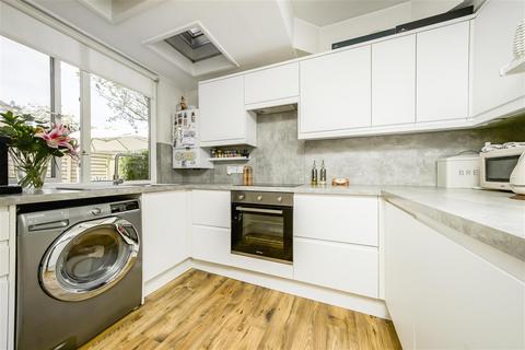 2 bedroom apartment for sale, Windsor Court,, 20 Frogmore,, London