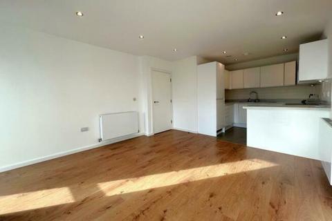 1 bedroom flat to rent, Market Street, Addlestone KT15