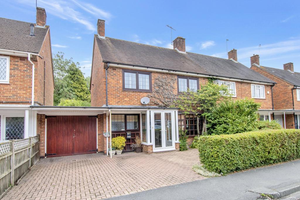Northgate, Crawley RH10 3 bed semidetached house for sale £400,000