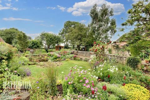 4 bedroom detached house for sale, Common Road, Thorpe Salvin