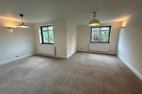 2 bedroom flat to rent, 111 Highfield Avenue, London NW11