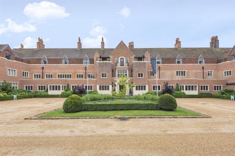 2 bedroom apartment to rent, King Edward Vii Apartments, Kings Drive, Midhurst, GU29