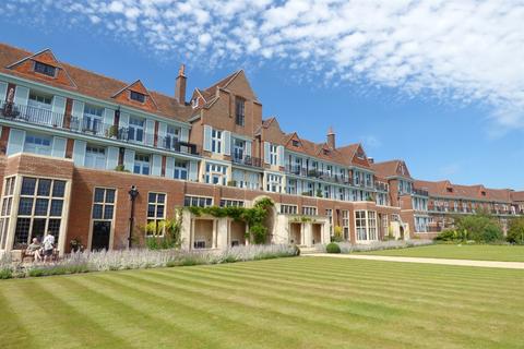 2 bedroom apartment to rent, King Edward Vii Apartments, Kings Drive, Midhurst, GU29