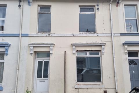 2 bedroom flat to rent, Warren Road, Torquay