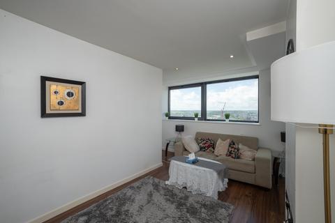 2 bedroom flat for sale, BridgeWater Place, Leeds LS11