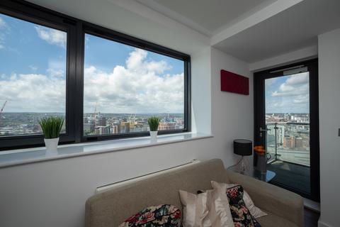 2 bedroom flat for sale, BridgeWater Place, Leeds LS11