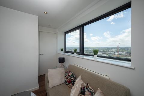 2 bedroom flat for sale, BridgeWater Place, Leeds LS11