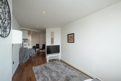 2 bedroom flat for sale, BridgeWater Place, Leeds LS11