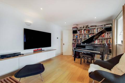 Flat 3, 2 Pepper Street, London, E14 9RB