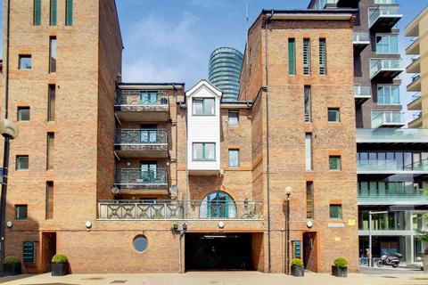 Flat 3, 2 Pepper Street, London, E14 9RB