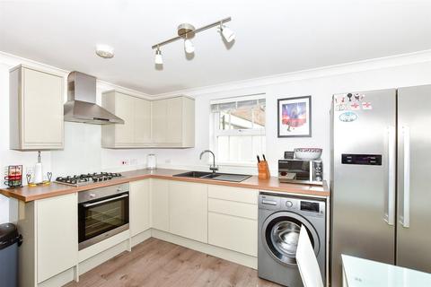 2 Brooklands, Haywards Heath, RH16 4TS