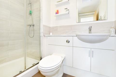 2 Brooklands, Haywards Heath, RH16 4TS