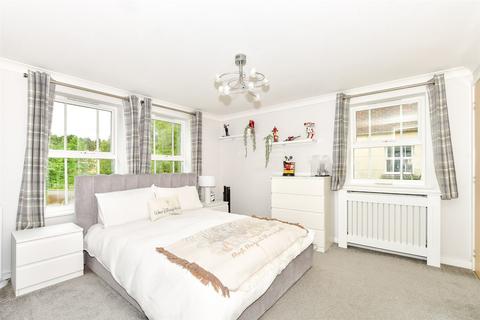 2 Brooklands, Haywards Heath, RH16 4TS
