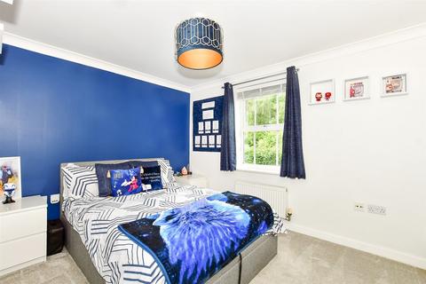 2 Brooklands, Haywards Heath, RH16 4TS