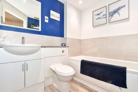 2 Brooklands, Haywards Heath, RH16 4TS