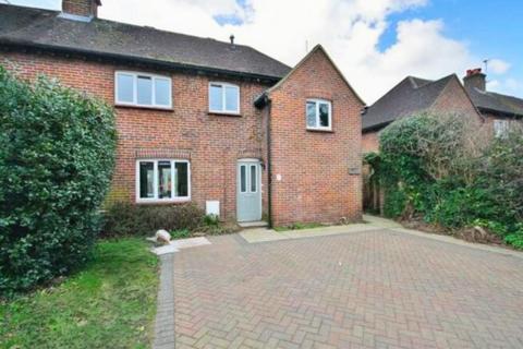 3 bedroom semi-detached house to rent, Thompsons Close, Pirbright GU24