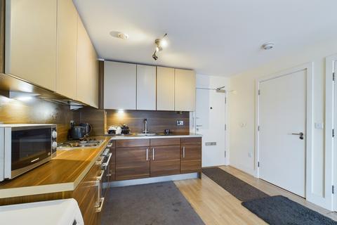 1 bedroom flat for sale, Skyline Plaza Alencon Link, Basingstoke, Hampshire, RG21