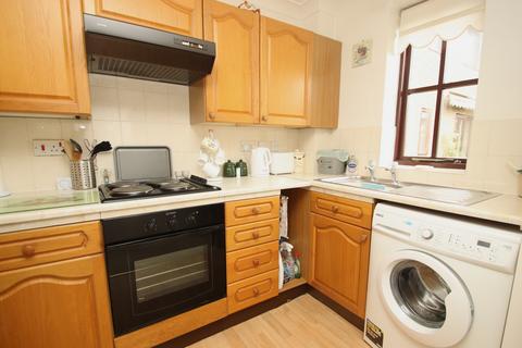 2 bedroom flat for sale, Magpie Hall Lane, Bromley, BR2