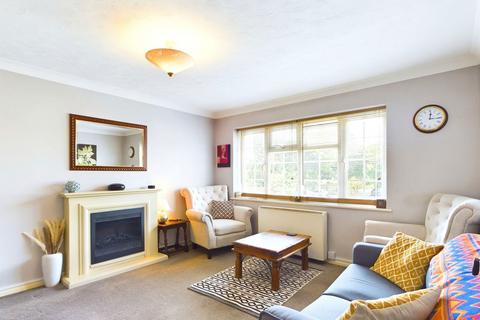 2 bedroom flat for sale, Walton Close, Worthing BN13