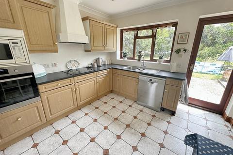 Katandra Barrack Road, West Parley, Ferndown, BH22 8UB