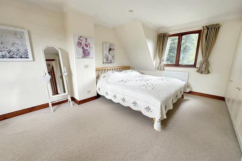 Katandra Barrack Road, West Parley, Ferndown, BH22 8UB