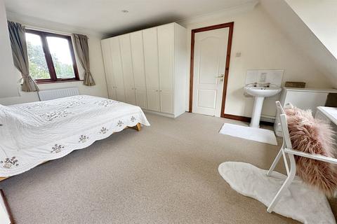 Katandra Barrack Road, West Parley, Ferndown, BH22 8UB