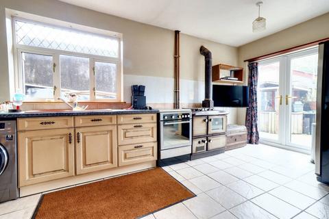 4 bedroom end of terrace house for sale, Railway Terrace, Pontypool