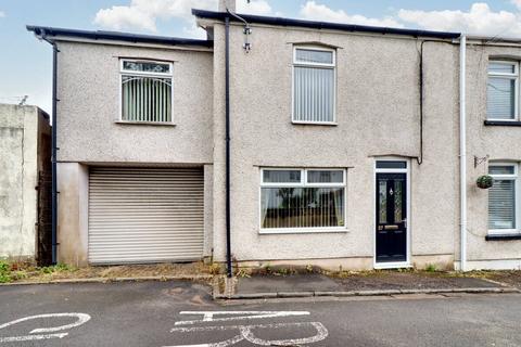 4 bedroom end of terrace house for sale, Railway Terrace, Pontypool