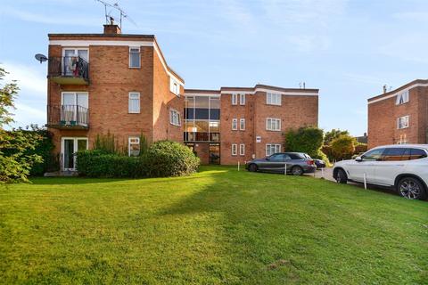 3 bedroom apartment to rent, Avon Road, Upminster, Essex, RM14