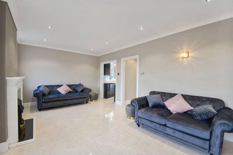 3 bedroom apartment to rent, Avon Road, Upminster, Essex, RM14