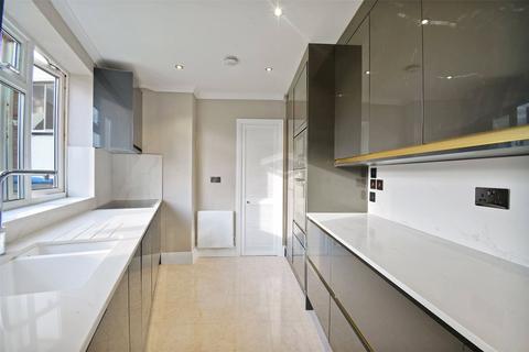 3 bedroom apartment to rent, Avon Road, Upminster, Essex, RM14