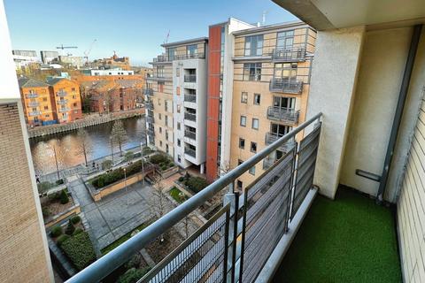 2 bedroom flat to rent, Cromwell Court, Brewery Wharf, Leeds, LS10
