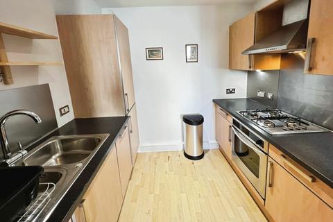 2 bedroom flat to rent, Cromwell Court, Brewery Wharf, Leeds, LS10