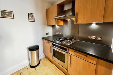 2 bedroom flat to rent, Cromwell Court, Brewery Wharf, Leeds, LS10