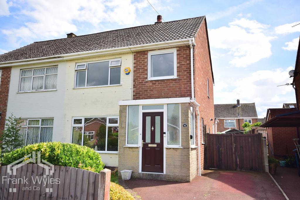 Douglas Drive, Freckleton 3 bed semi-detached house for sale - £179,950