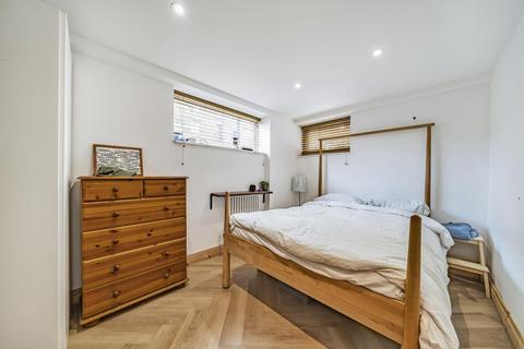 3 bedroom flat for sale, Roman Way, Holloway