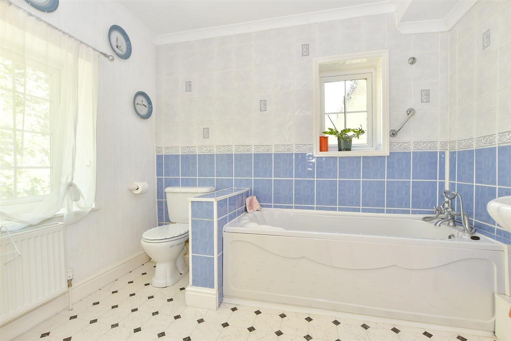 En-Suite Bathroom