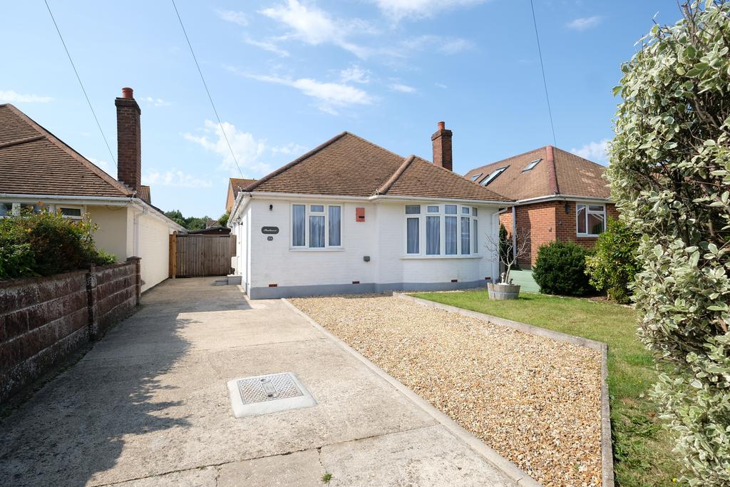 Woodville Road, Fawley SO45 3 bed detached bungalow for sale - £365,000