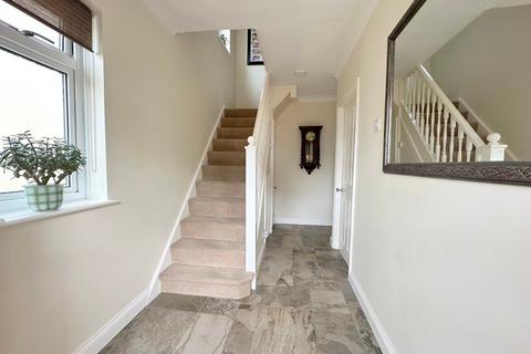 4 bedroom semi-detached house for sale, Hillside Grove, Chelmsford, CM2