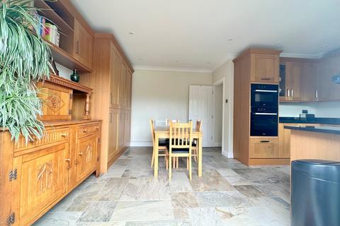 75 Hillside Grove, Chelmsford, CM2 9DB