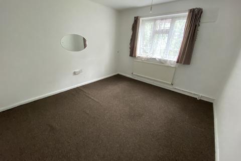 3 bedroom flat to rent, Suffolk Road, Ilford IG3