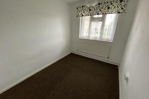 3 bedroom flat to rent, Suffolk Road, Ilford IG3