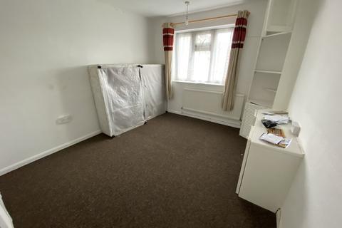 3 bedroom flat to rent, Suffolk Road, Ilford IG3