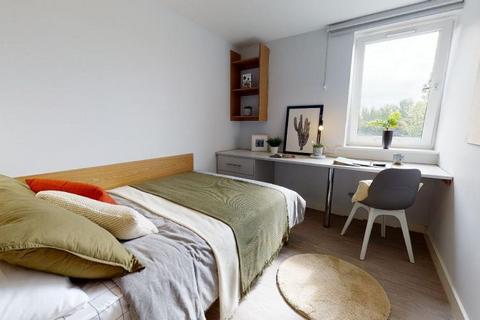 1 bedroom in a flat share to rent, Gold En Suite at Leeds, Cross Chancellor Street LS6