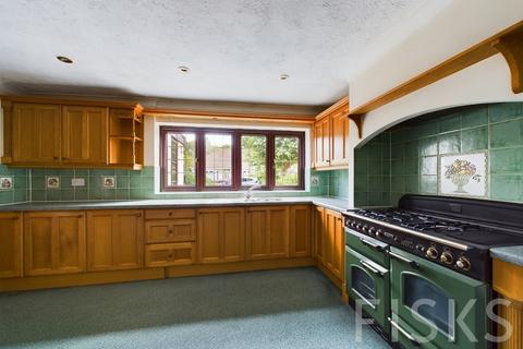 3 bedroom detached house for sale, Glenmere Park Avenue, Benfleet, SS7