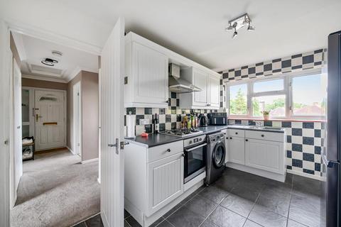 2 bedroom flat for sale, Bagshot,  Surrey,  GU19